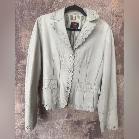 Leather laser cut detail bone color jacket snap closure with pockets - Picture 5 of 15